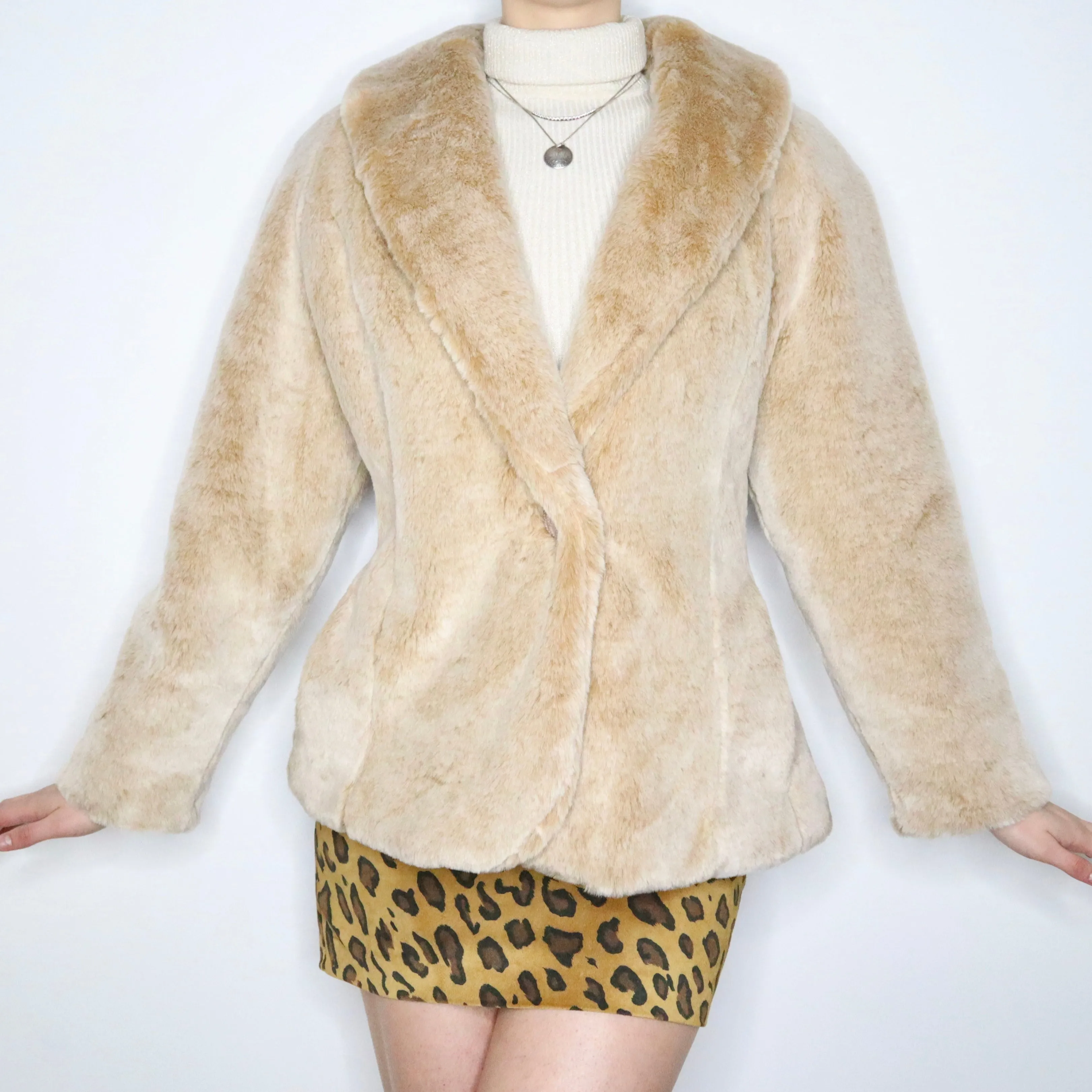 80s Luxurious Beige Faux Fur Coat (S/M)
