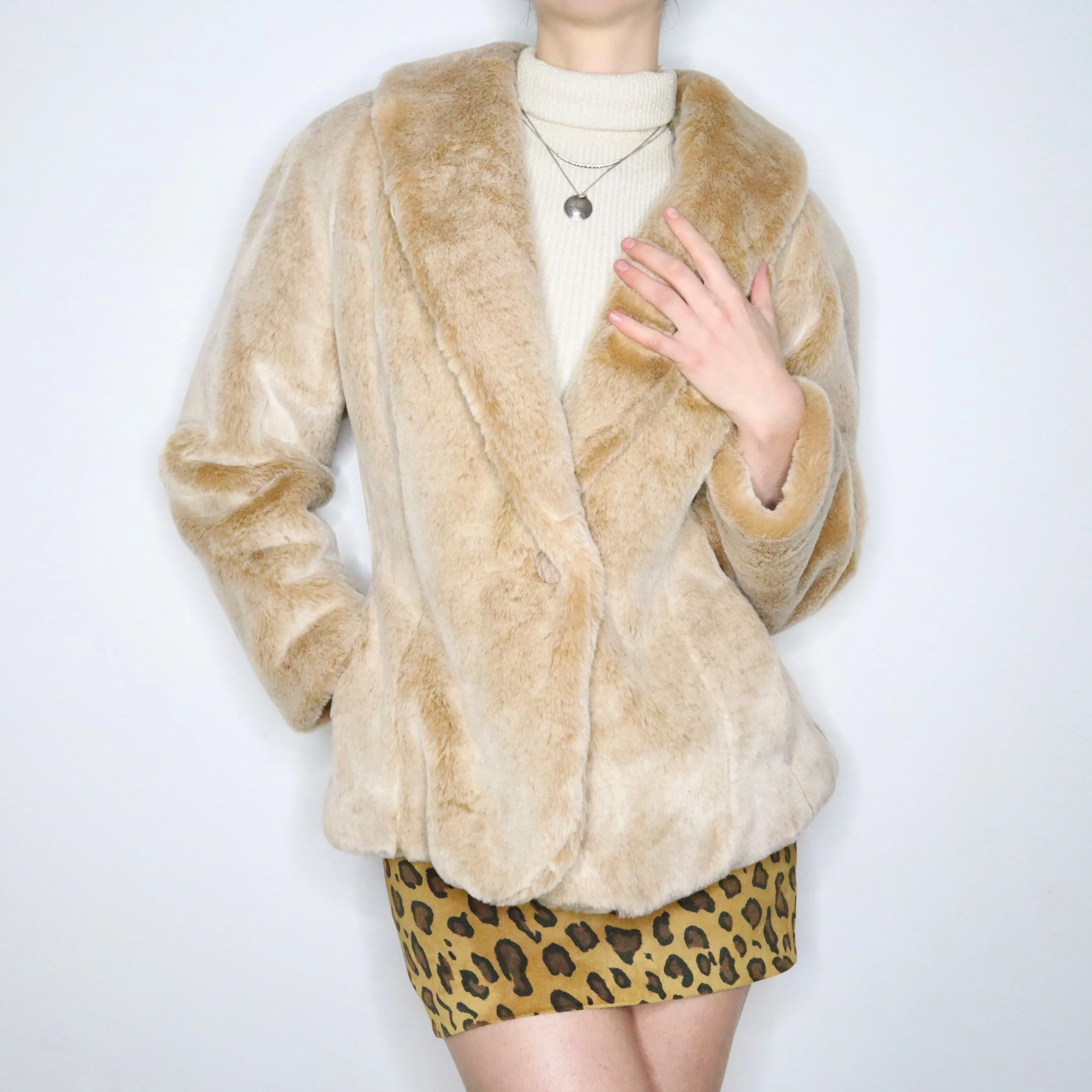 80s Luxurious Beige Faux Fur Coat (S/M)