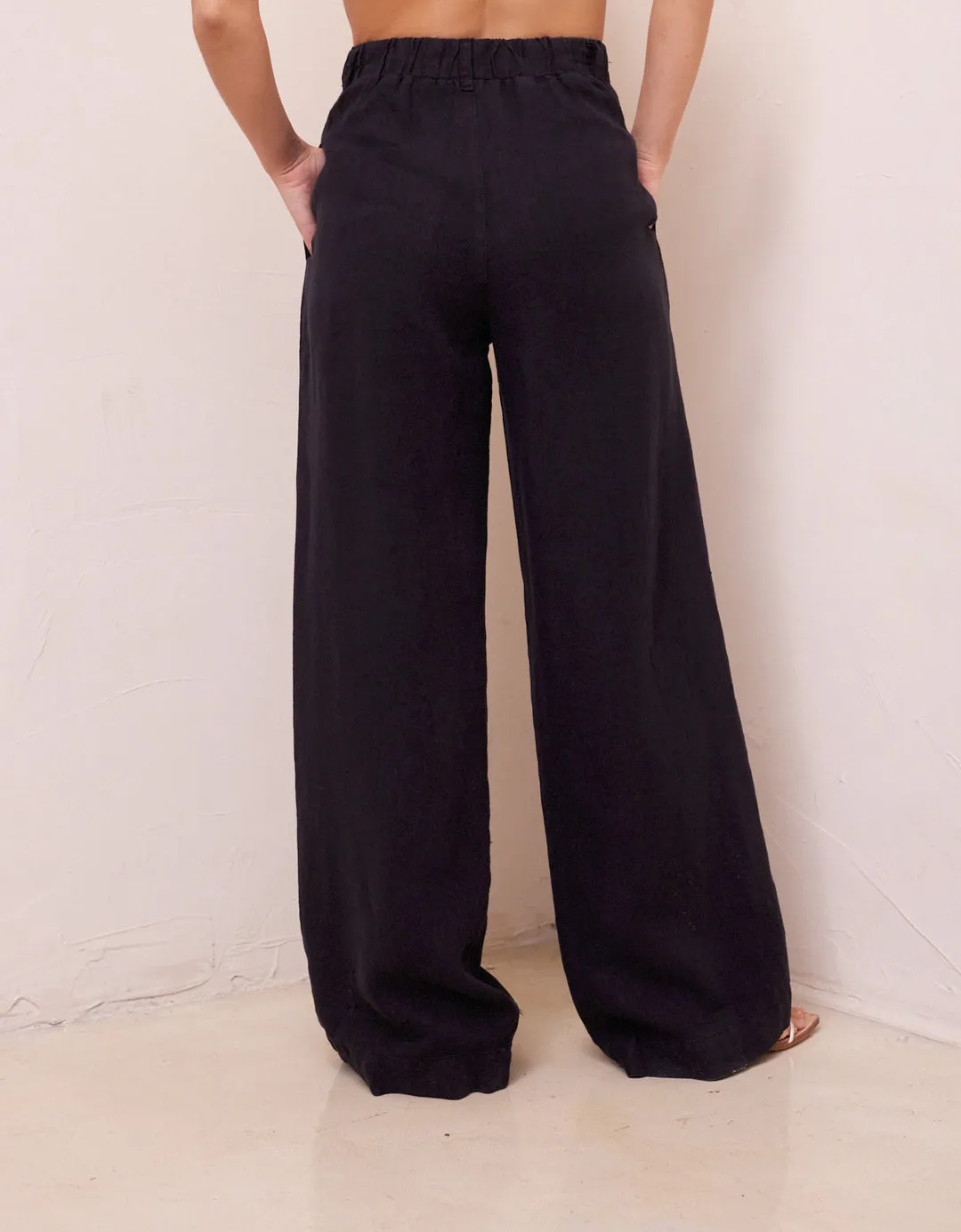 bella dahl luxe linen pleated wide leg trouser in black