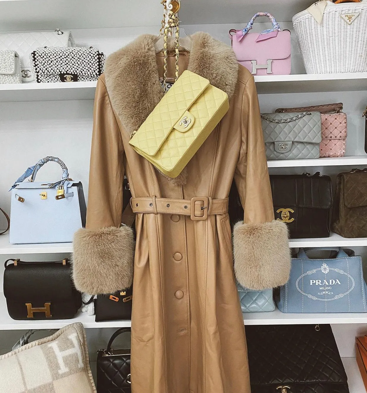 MI LOVES SIGNATURE Luxurious leather trench coat with Synthetic fur trim/cuffs